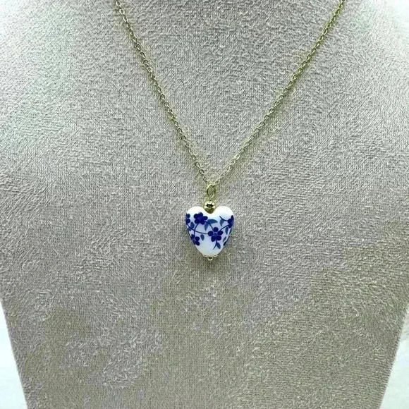 Vintage Porcelain Heart Pendant Necklace - Picture 4 of 4